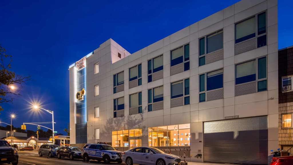 GLō Best Western Brooklyn NYC - main photo