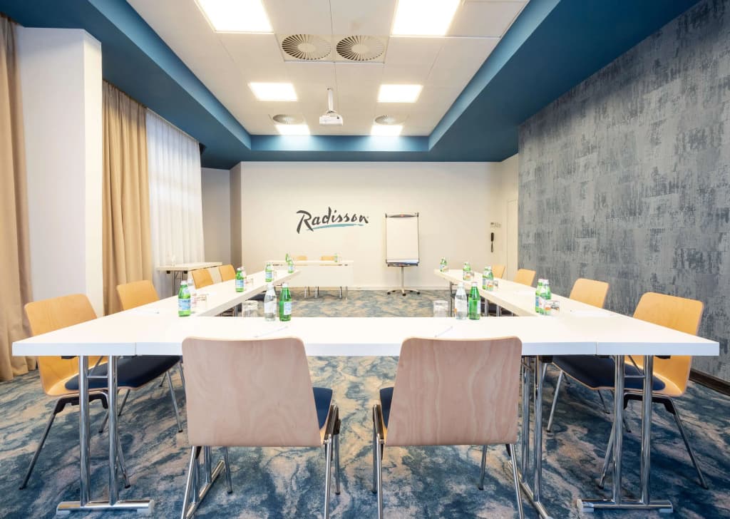 Radisson Hotel Nice Airport - photo 10