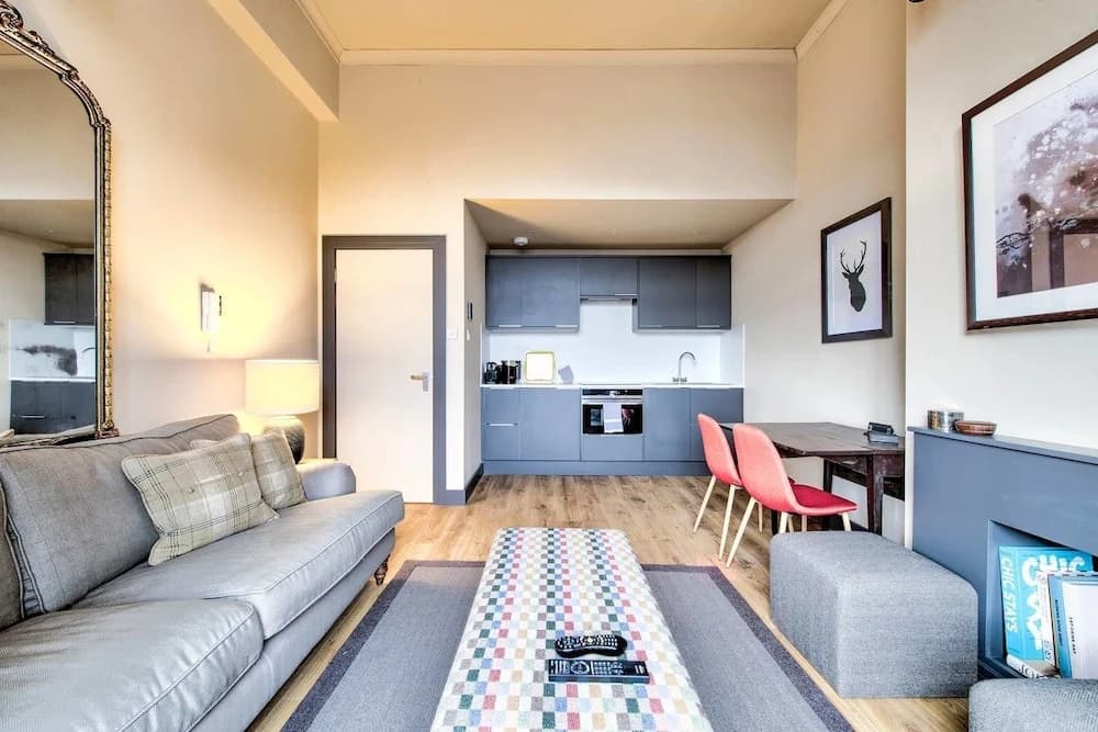 Lothian Road Apt With Castle View & Elevator - photo 5