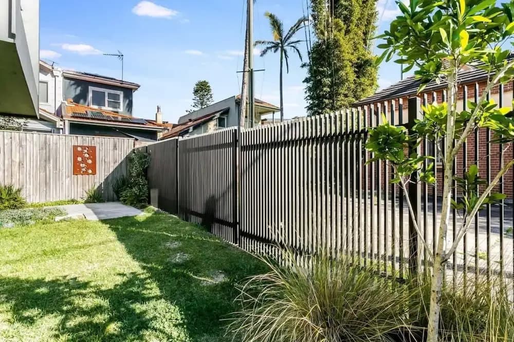 Impeccable 3-bed Home Near the Beach - photo 22