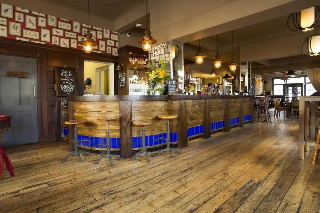 The Captain Cook Hotel - photo 18