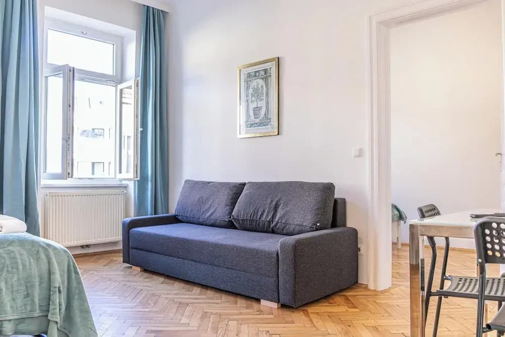 Chic 2BR Retreat Near Belvedere Palace - photo 2