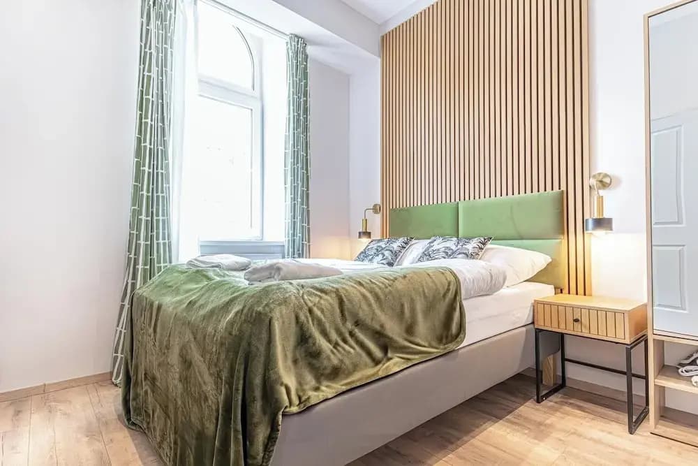 4BR Apt. for Groups 6-Min to Stadthalle - photo 15