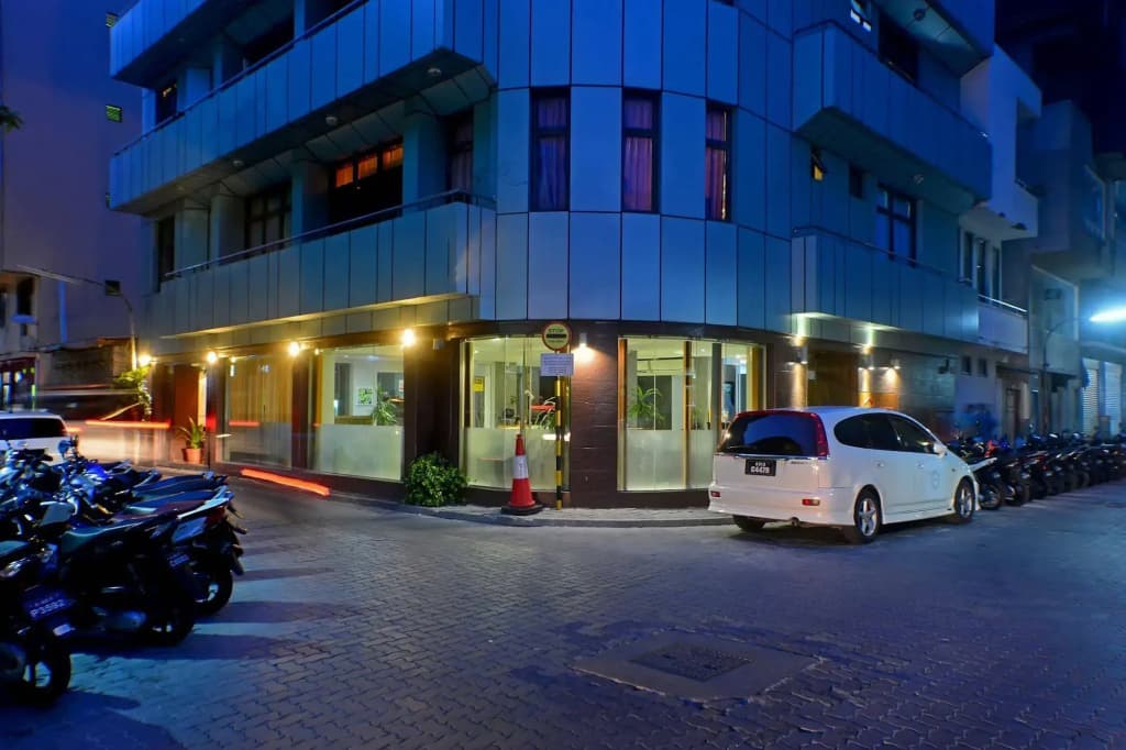 The Beehive Hotel - photo 1