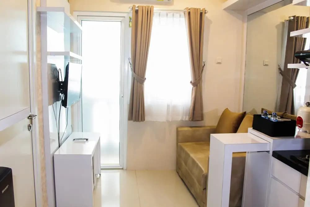 Minimalist and Homey 2BR Aparment at Green Pramuka near Mall - photo 5