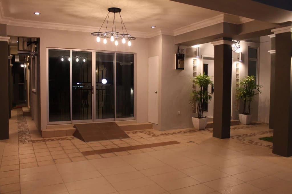Ian's De Splendid Home - photo 6