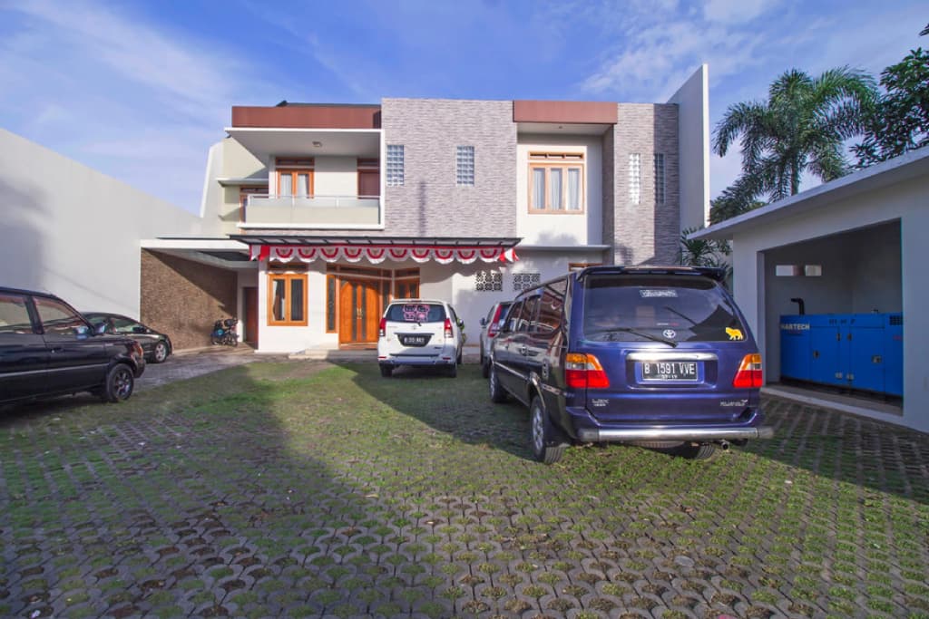 RedDoorz Plus @ Kelapa Dua Kebon Jeruk - photo 10