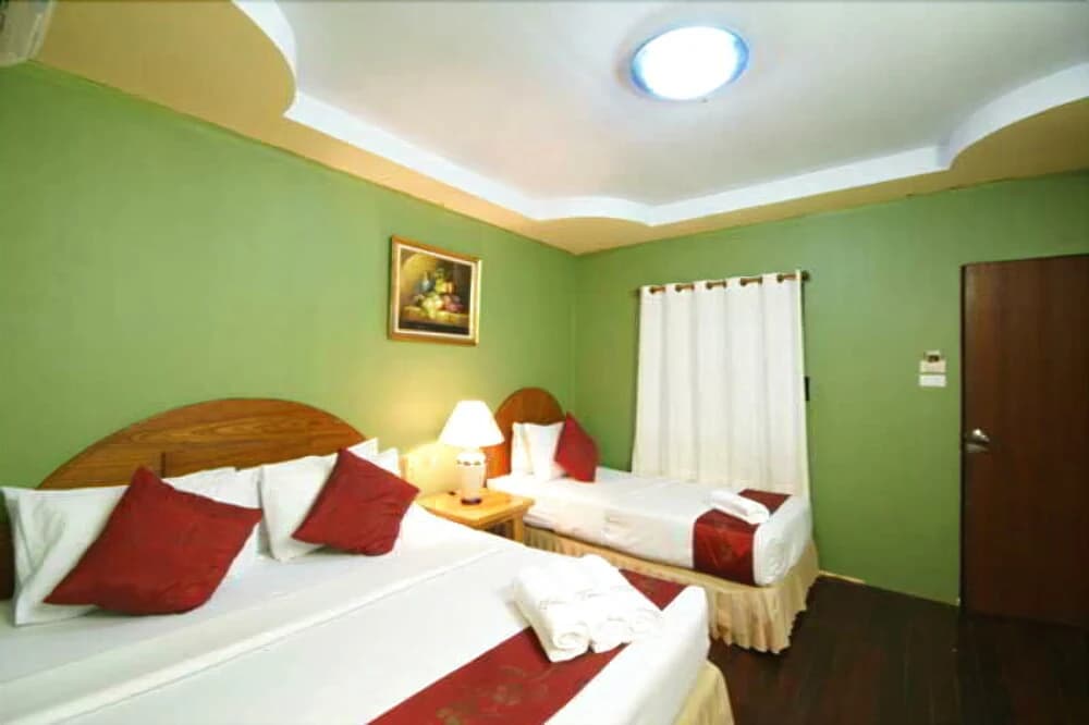 Central Cottage Resort - photo 2