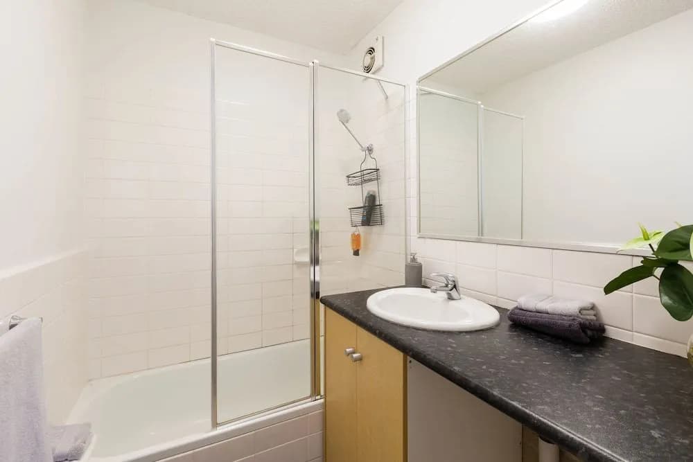 Brooke 1Bdr Stkilda Apartment - photo 6