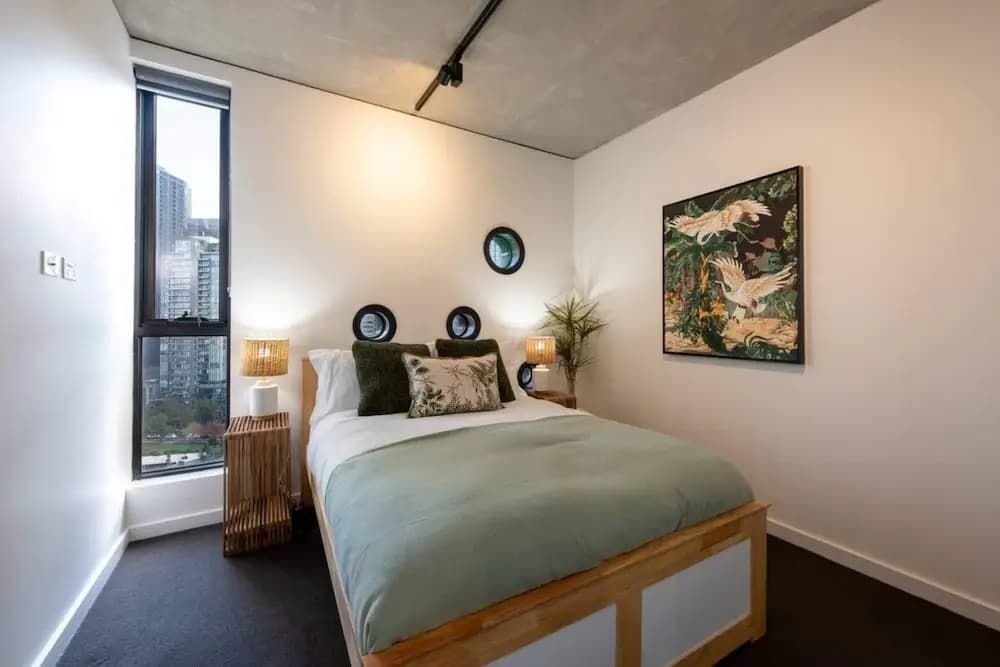 Stylish 2-bed Apt in Southbank With Parking - photo 3