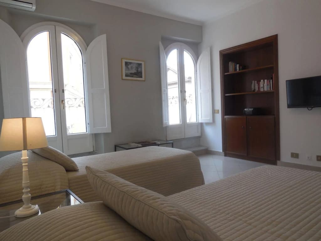 Italy Rents Spanish Steps - photo 2