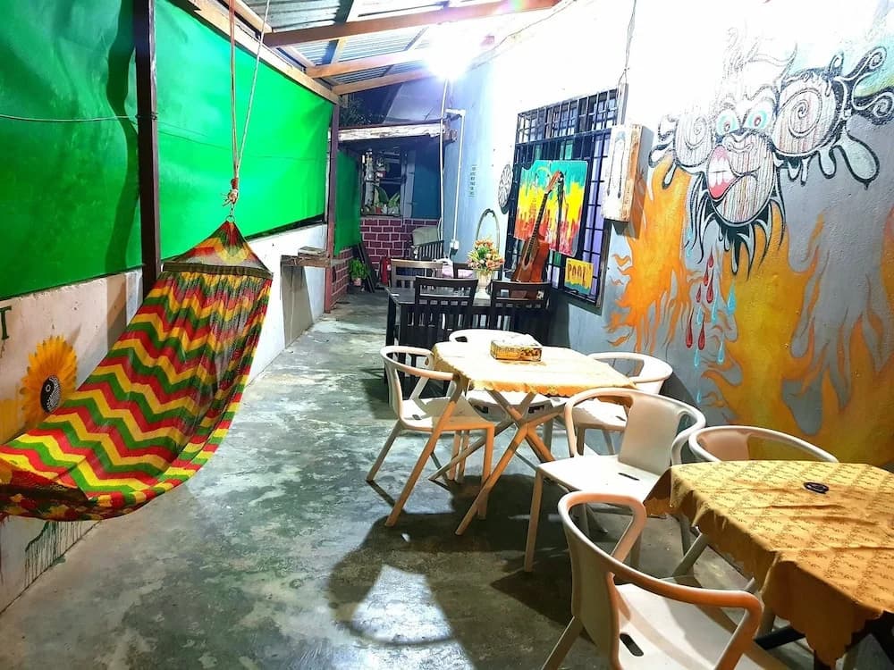 BOBI's Cafe Backpackers Hostel - photo 16