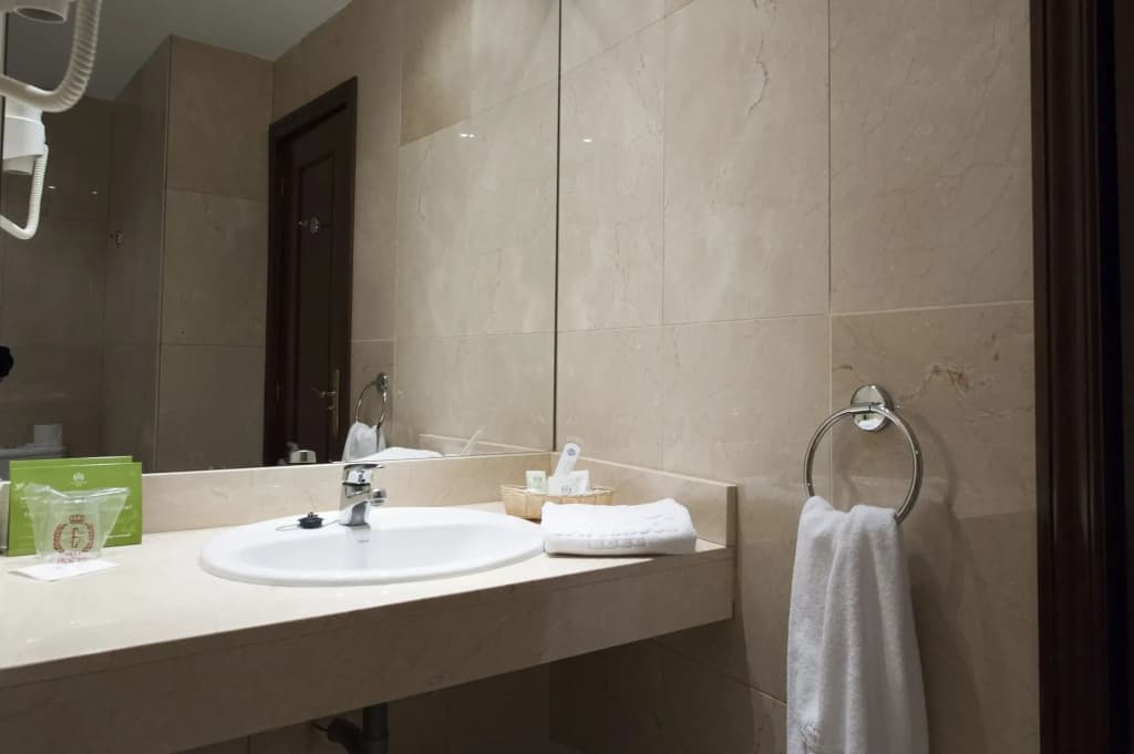 Hotel Emperador - photo 10