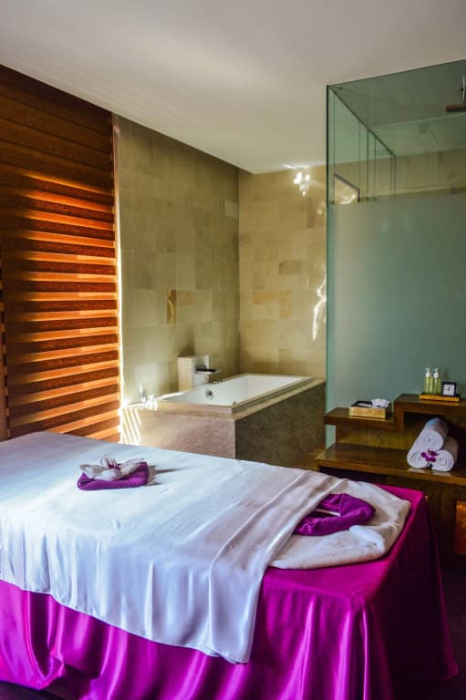 Holiday Beach Hotel Danang - photo 18