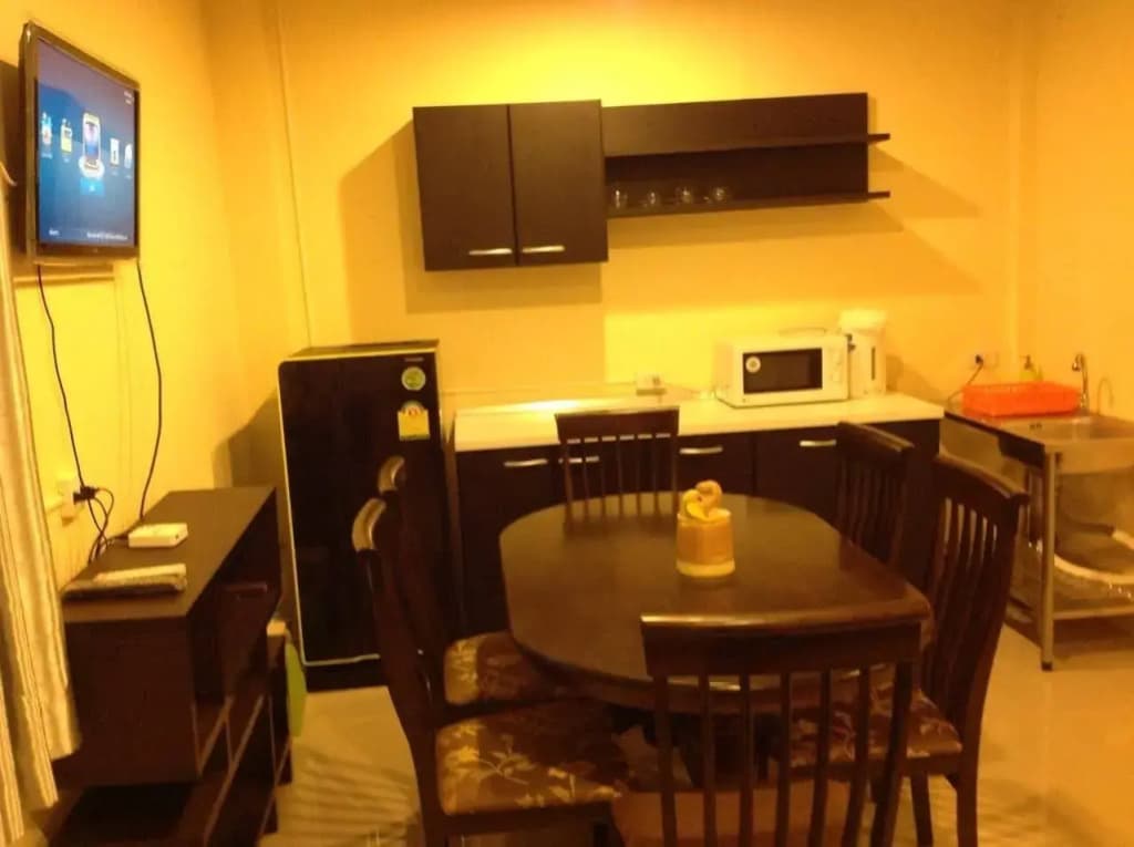 Beehive Patong Hostel - photo 19