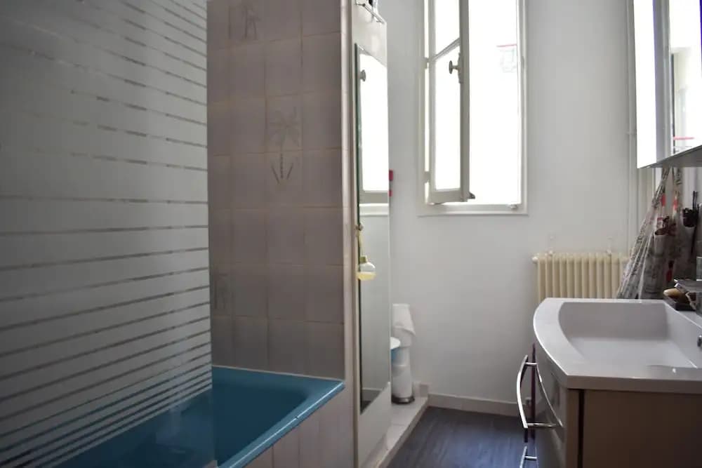 Charming 1 Bedroom Apartment in St Germain - photo 10