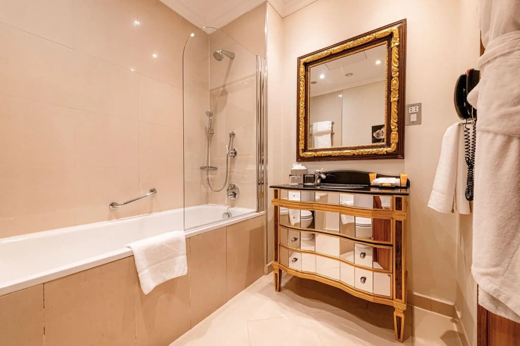 Ashburn Hotel - photo 10