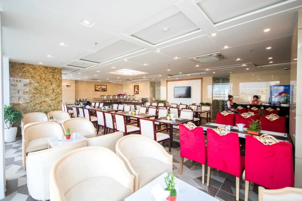 Le Saigon Hotel - photo 16