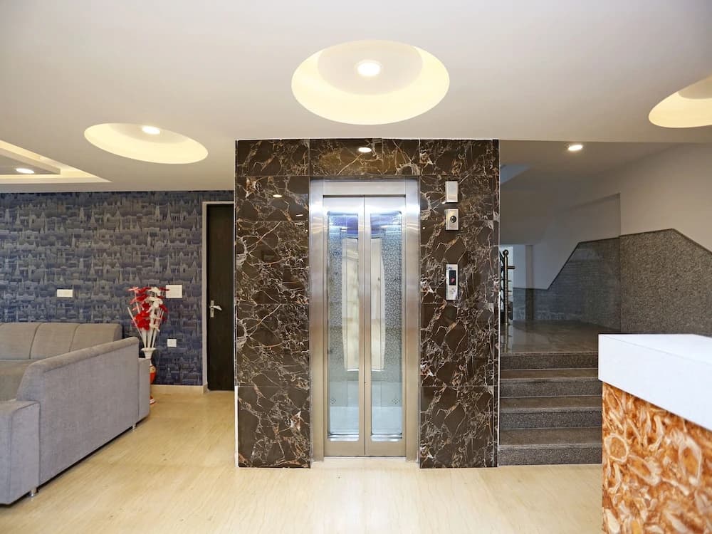 OYO 14769 Hotel Belmond - photo 12