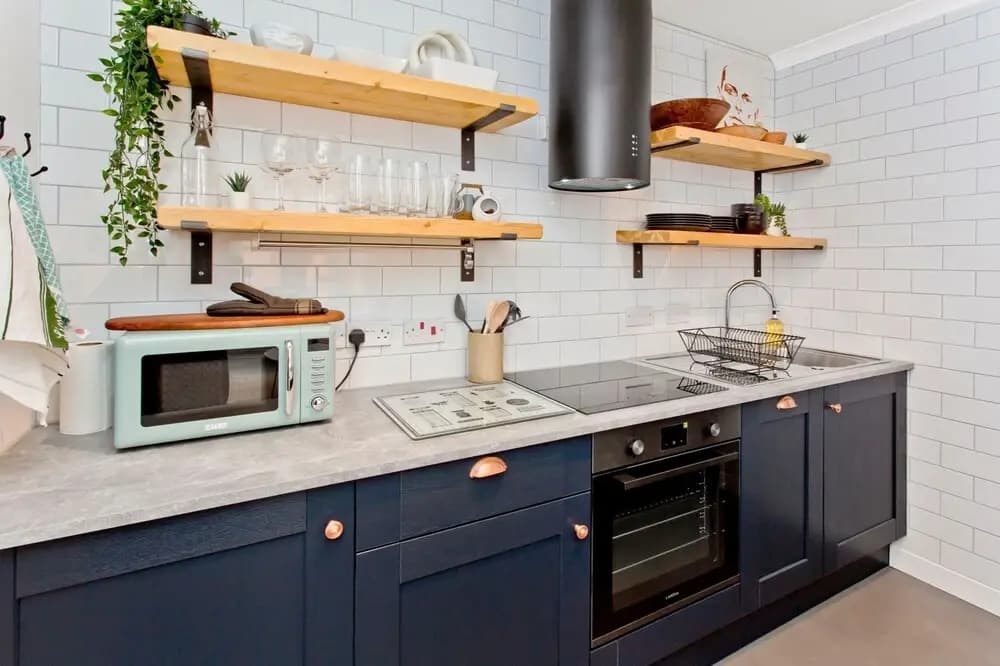 Arty 2 Bedroom Flat By Leith Shore - photo 8