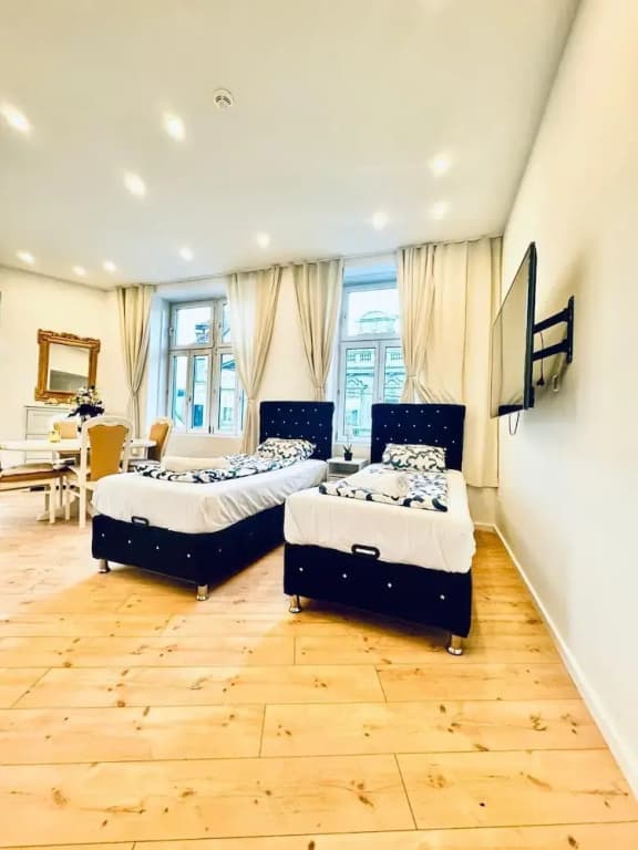 Spacious 3BR Near Kaufpark Alterlaa - photo 22
