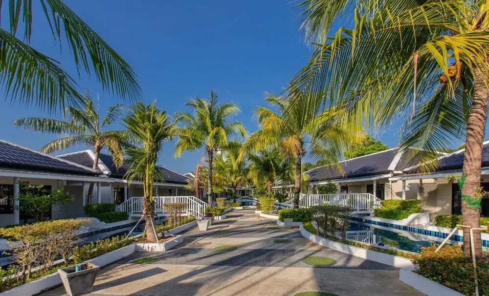 Blu Boat Pool Access Resort and Villas - photo 9