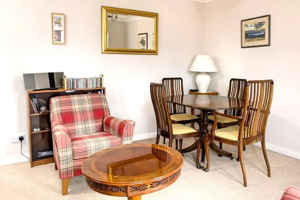 Charming Old Town Apartment - photo 4