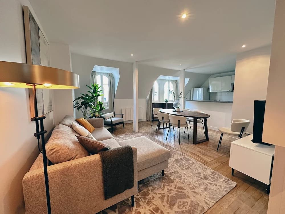 Copernic Line Elegant 3BR Apartment in Paris - photo 2