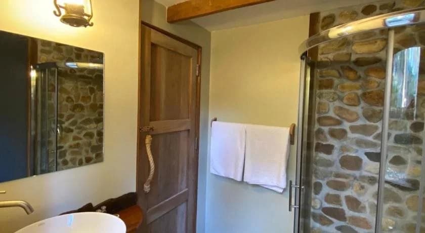 Castaway Beach Bungalows - photo 8