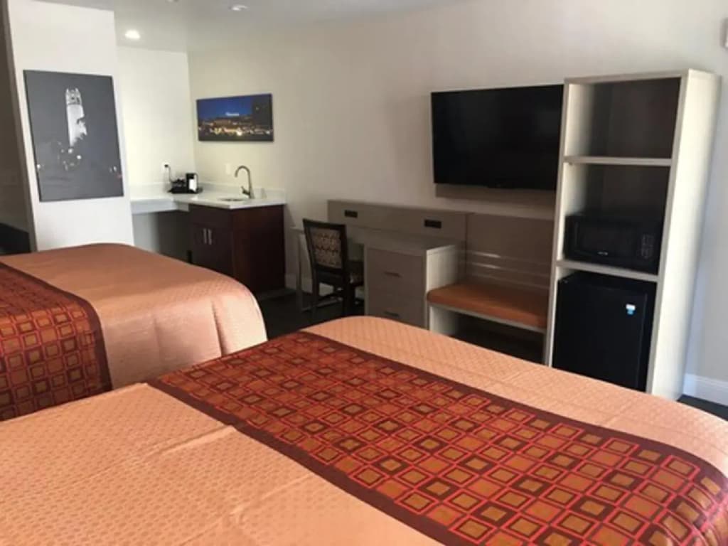 Presidio Parkway Inn - photo 9