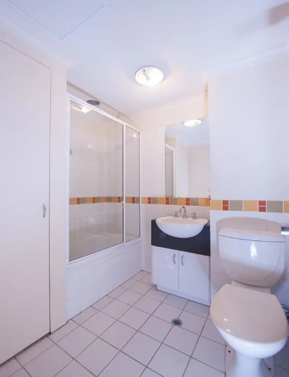 Accommodating Luxuries - CBD Apartment - photo 10