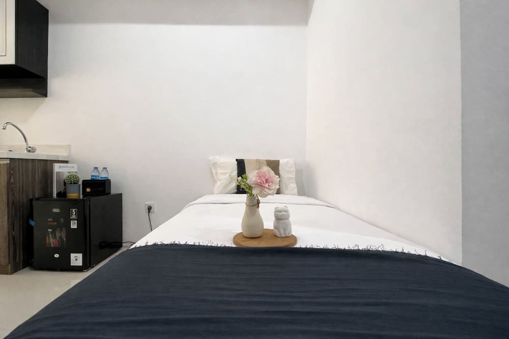 Basic Look Studio Apartment At Vittoria Residence - photo 3