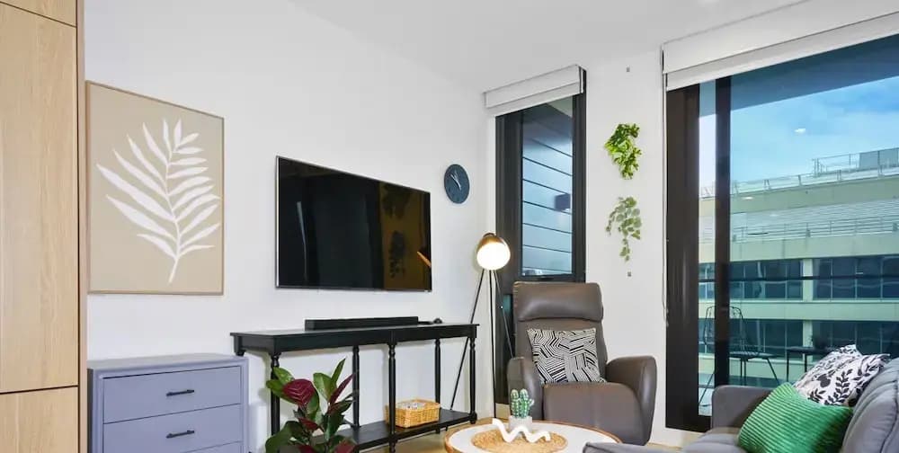 Kozyguru | Moonee Ponds | Modern 1 Bed Apt Parking - photo 4
