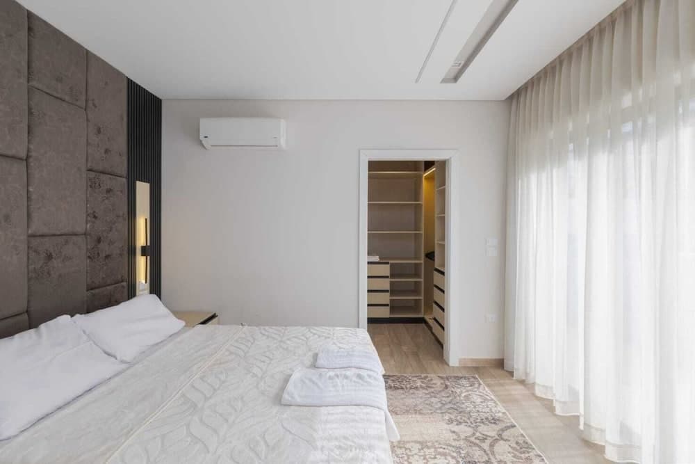 ELITE New Modern 3BR Apartment - photo 5