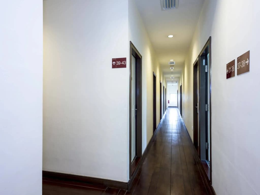 Raintree Hotel - photo 11