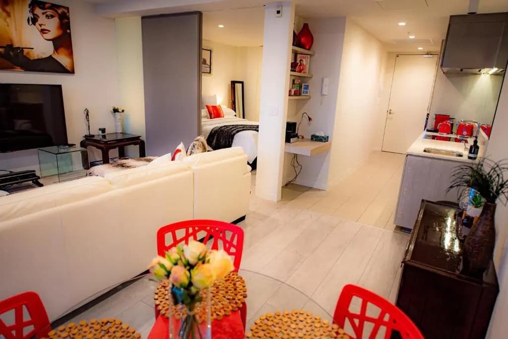 Modern, Clean, Luxury at the Right Price..... - photo 18