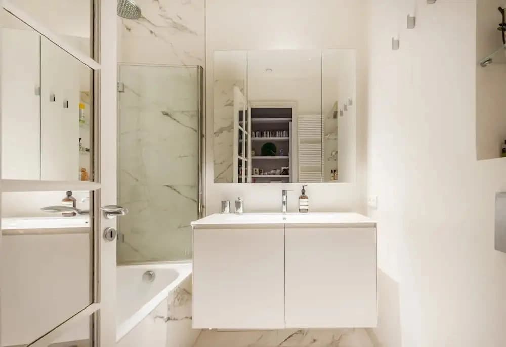 Four Saint Germain - Elegant Spacious 3 BDR Apartment in the Heart of Saint Germain - photo 10