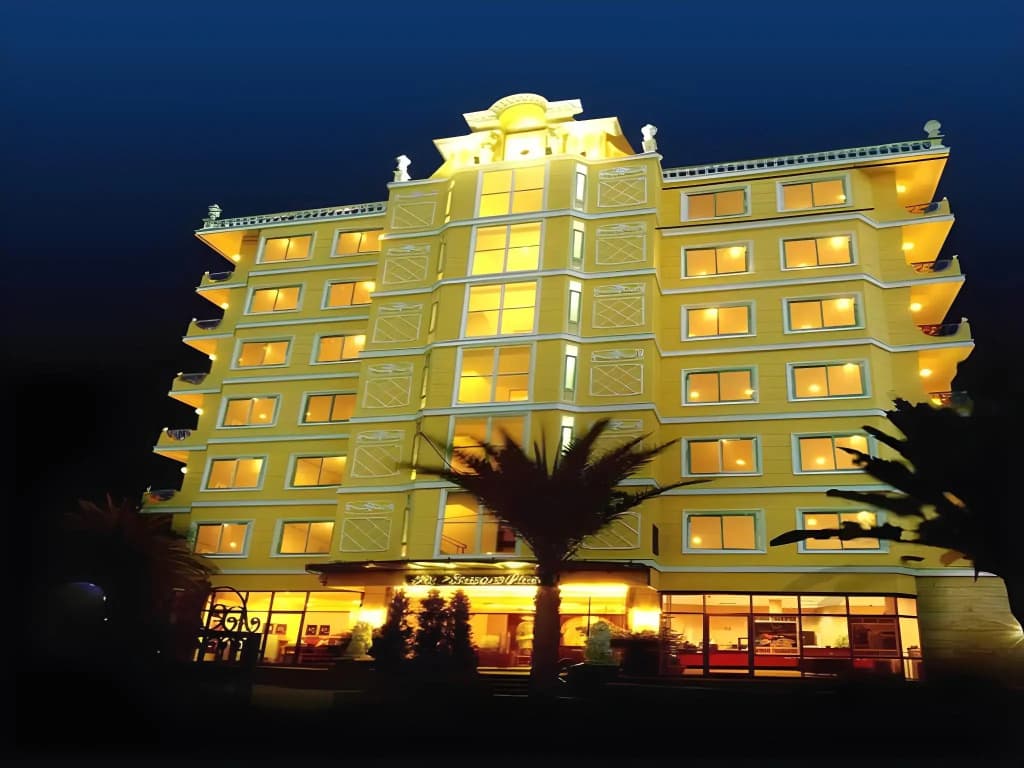 Four Seasons Place - photo 1