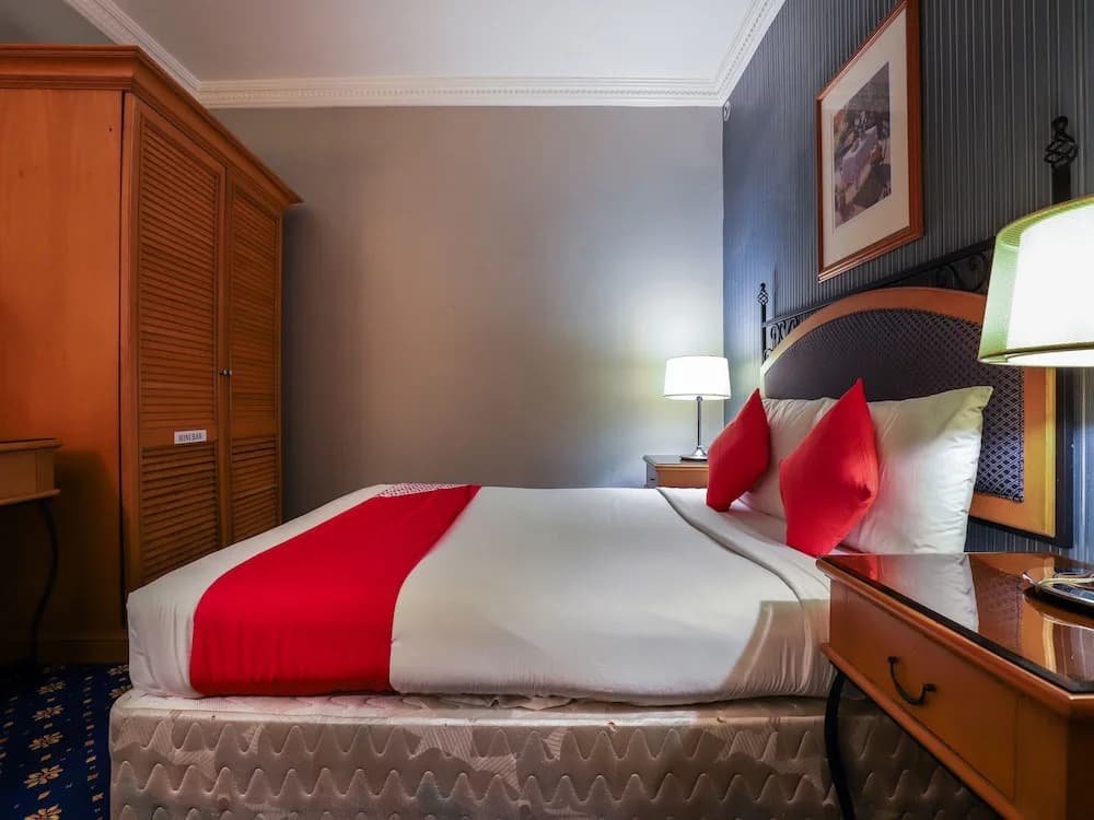 City Plaza Hotel by OYO Rooms - photo 9