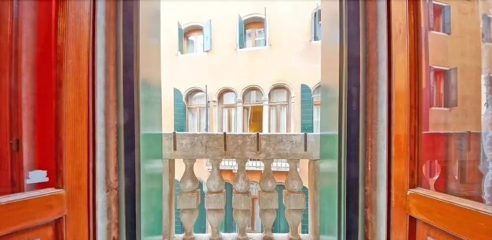 Sunny Venice Apartment - photo 24
