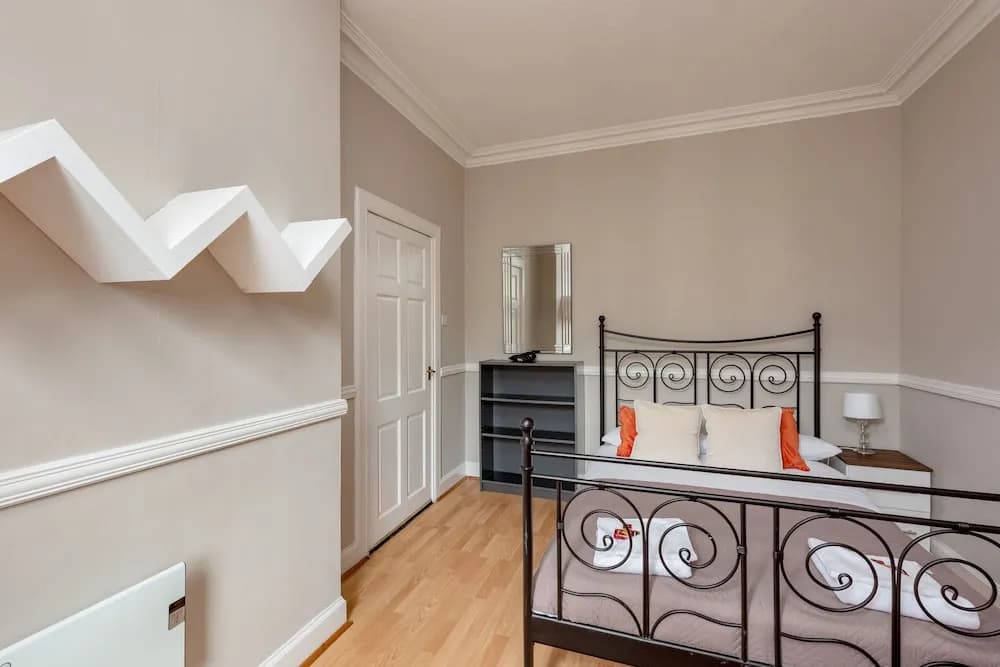 Silver Lining - St Leonard St Apartment - photo 2