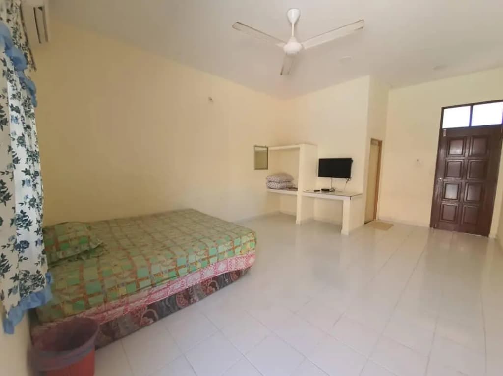 SPOT ON 90242 Sri Pantai Resort - main photo