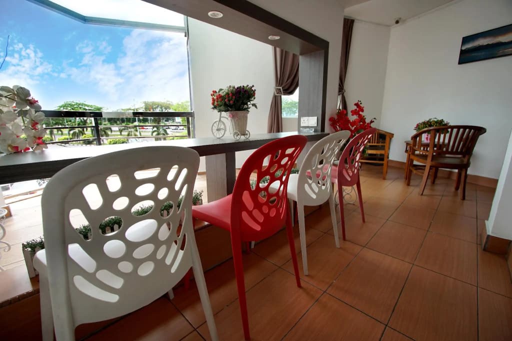 Pavilion Inn - photo 13