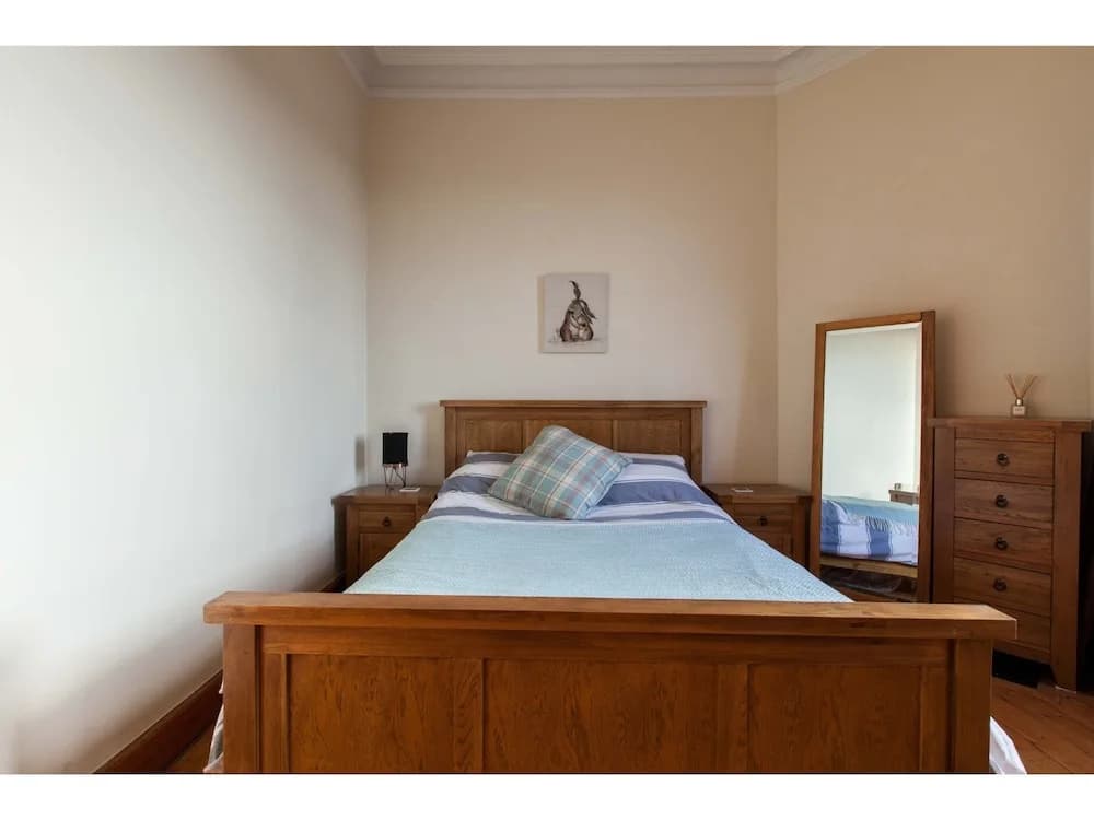 Spacious Leith Flat For 4 W/ Skyline View - photo 4