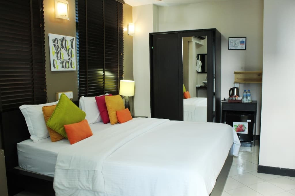 The Beehive Hotel - photo 7
