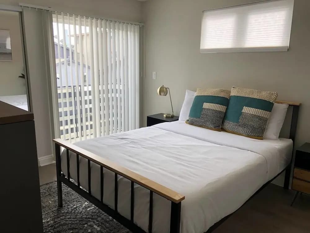 Brand NEW Modern Luxury 3bdr Townhome In Silver Lake - main photo