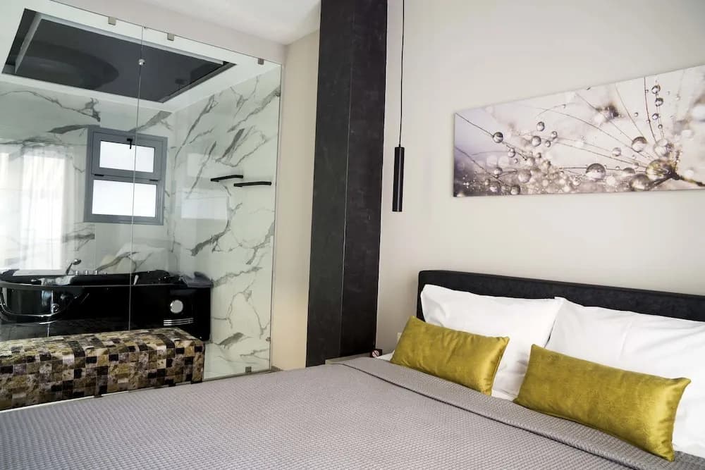 athens jacuzzi suite - photo 3