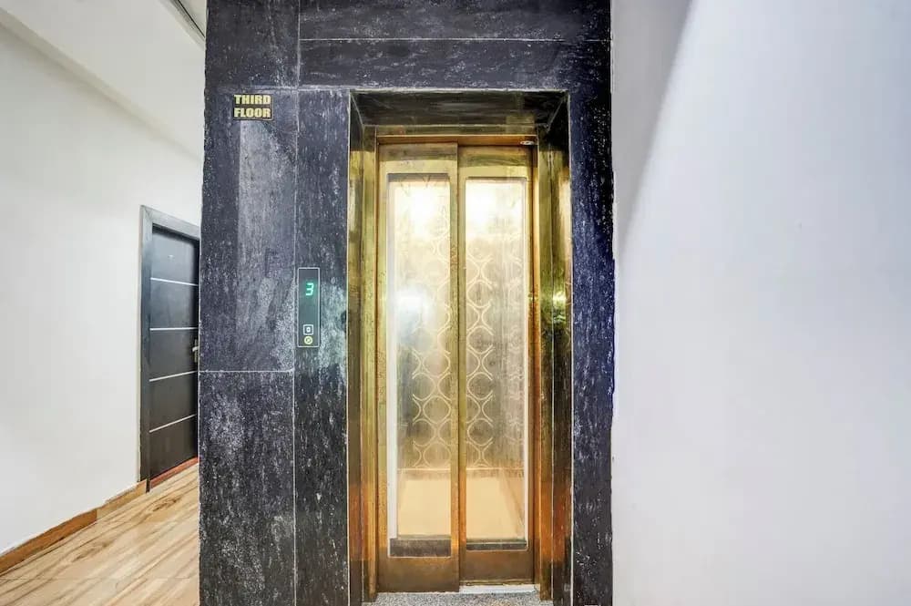 Hotel Twamev Couple Friendly Laxmi Nagar - photo 18