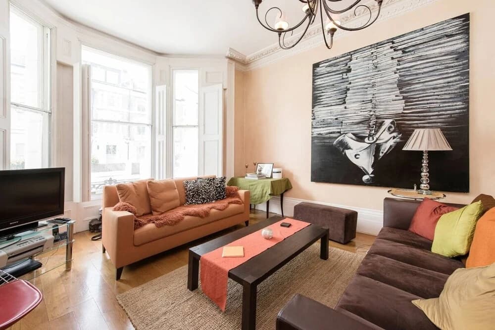 Inviting 1BD Hideaway Kensington Olympia! - photo 8