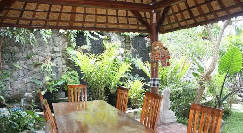 Budi Guesthouse - photo 2